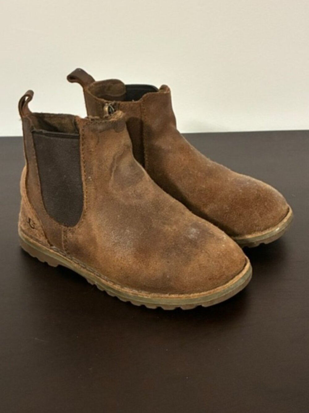 UGG boys brown leather ankle boots size 9